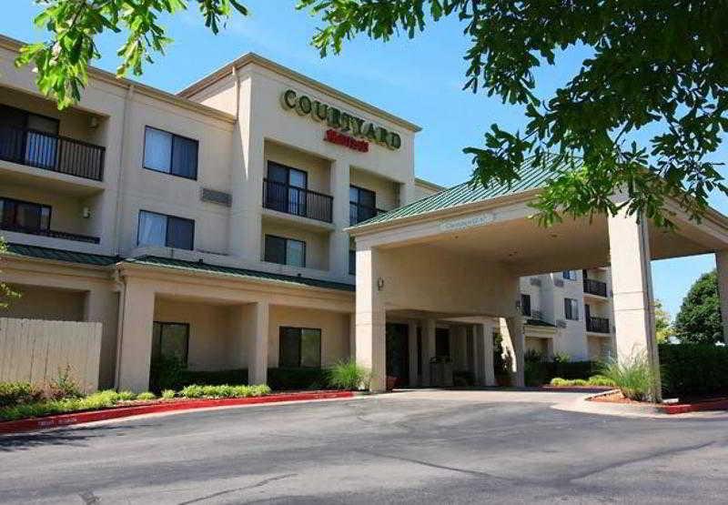 Courtyard by Marriott Tulsa Central Exteriör bild