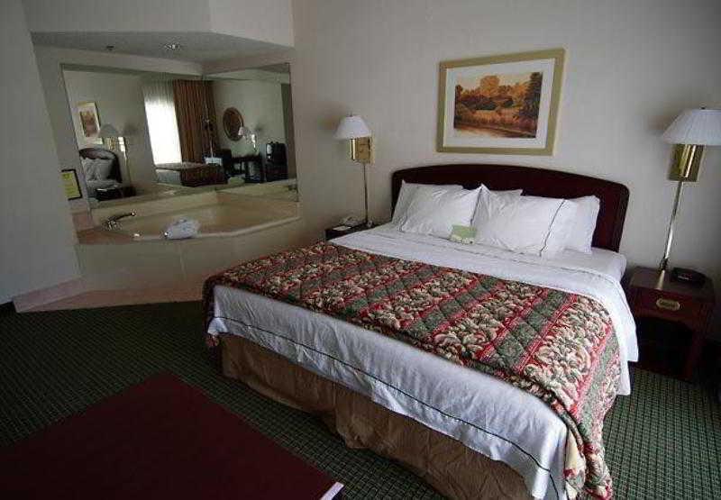 Courtyard by Marriott Tulsa Central Exteriör bild