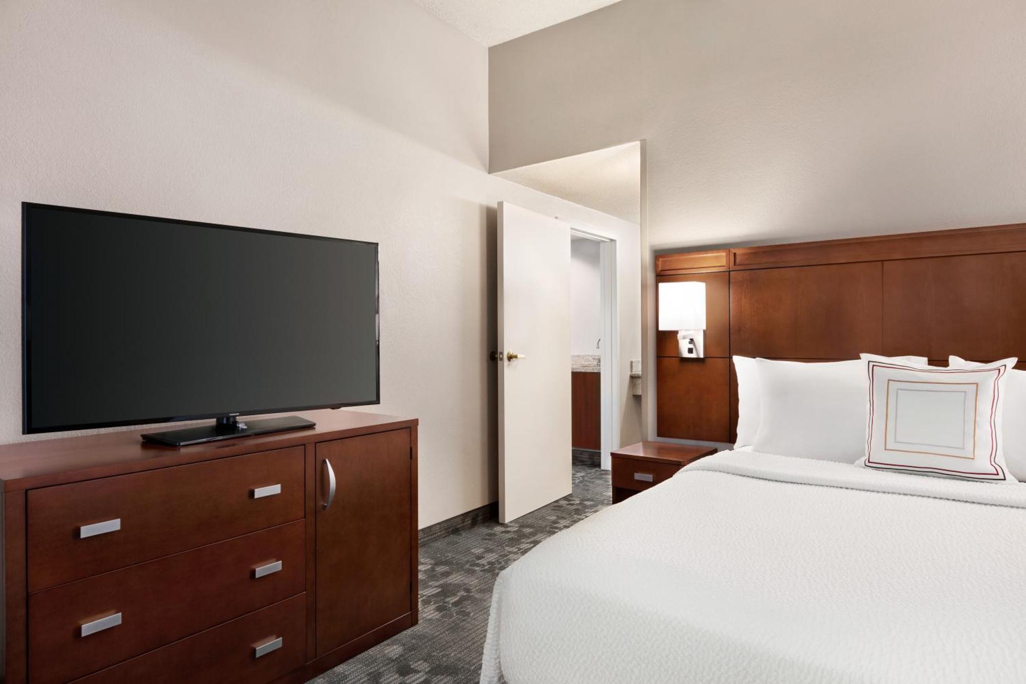Courtyard by Marriott Tulsa Central Exteriör bild