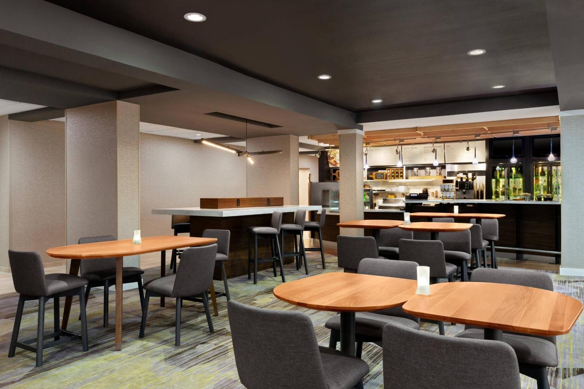 Courtyard by Marriott Tulsa Central Exteriör bild