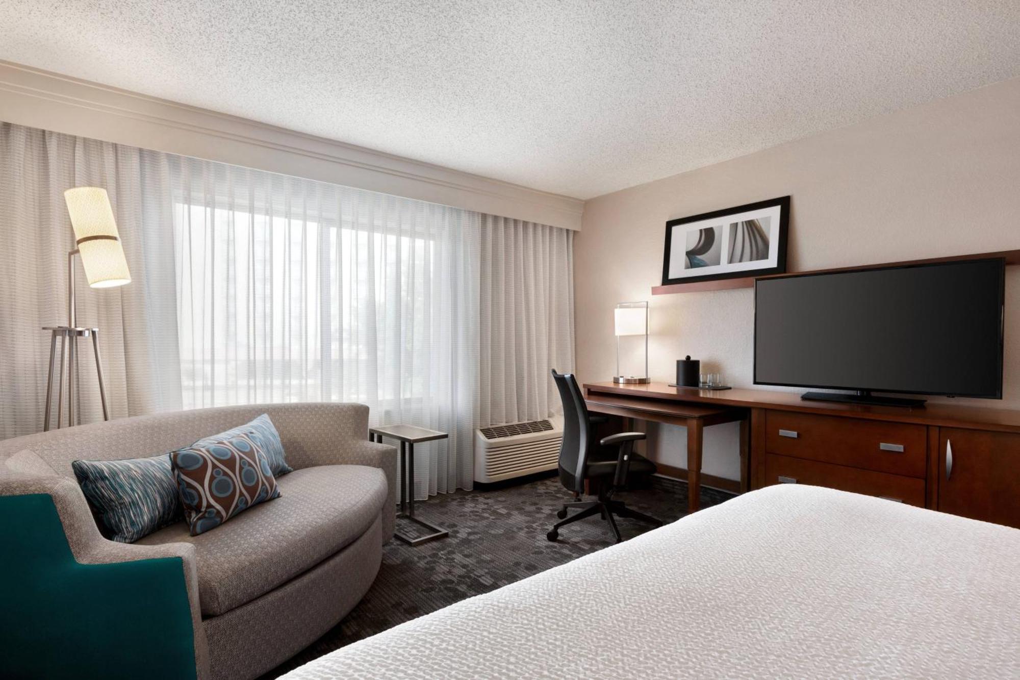 Courtyard by Marriott Tulsa Central Exteriör bild